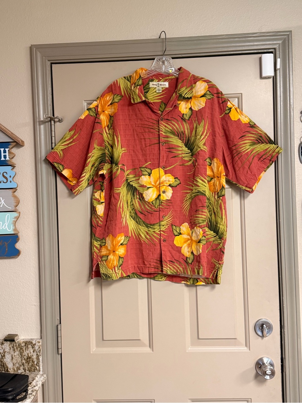 Tommy Bahama Men’s Size Large 100% Silk Short Sleeve Button Up Tropical Shirt